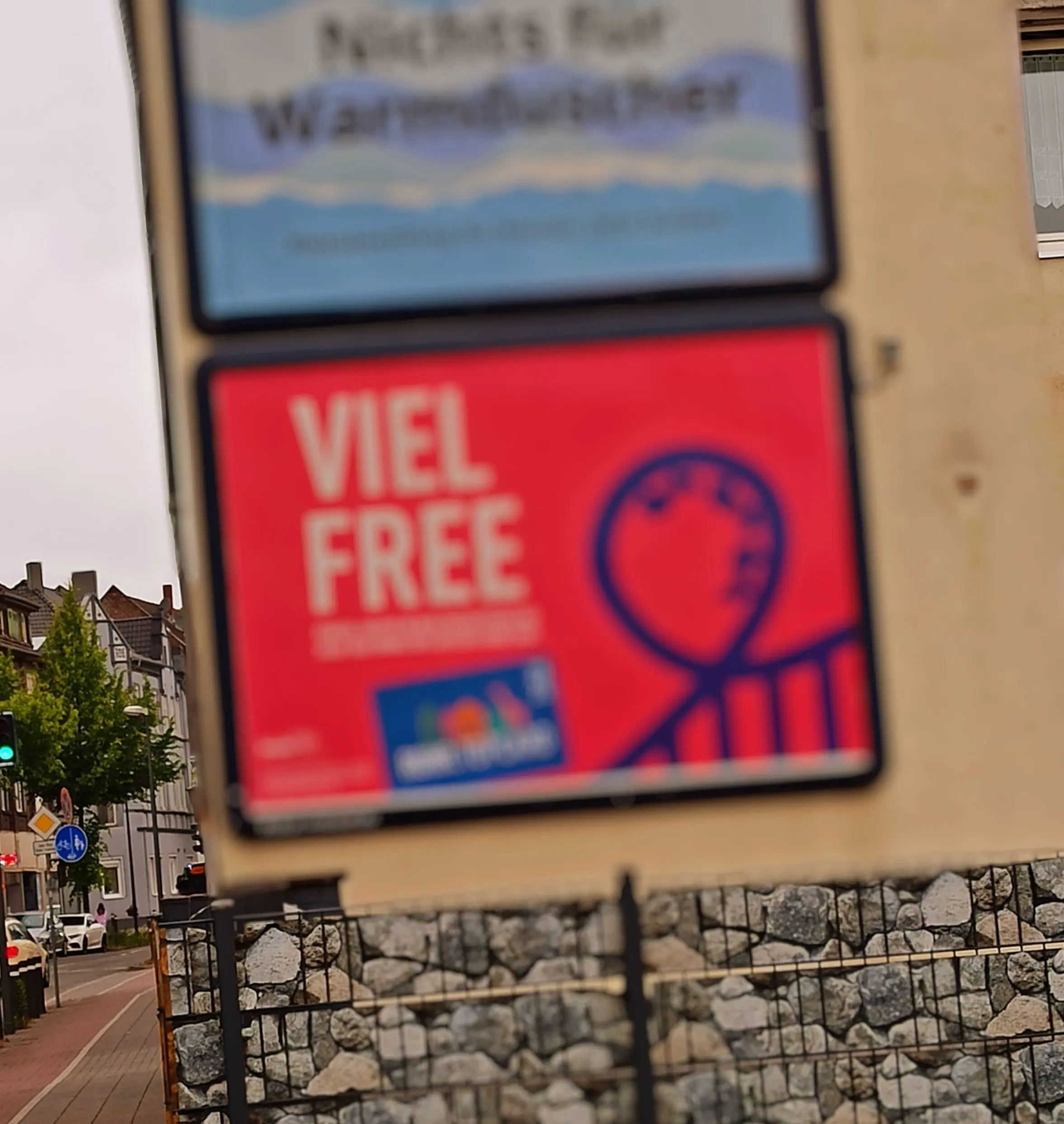 Cover image for BORN TUBI FREE statt VIEL FREE