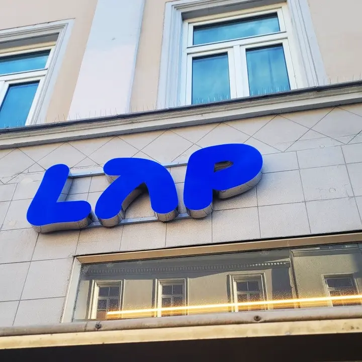 Cover image for Sie mögen's ungemütlich, billig und schnell: Streitpunkt München #1