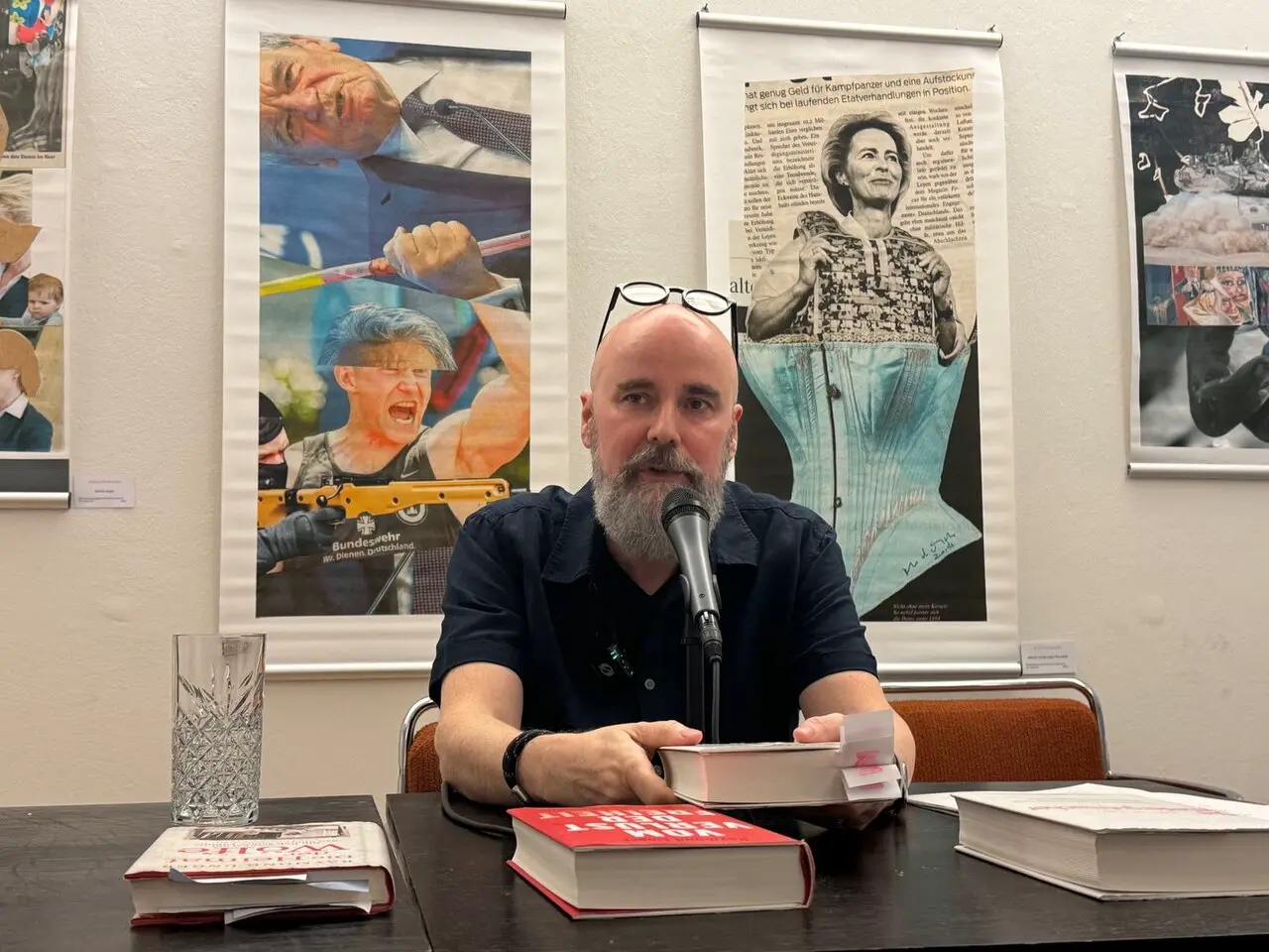 Raymond Unger bei einem Vortrag, Kulturkreis Pankow, 2024 (Foto: Karlmark1818, CC0) 1.00