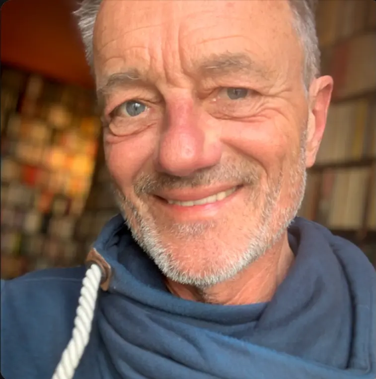 Cover image for Liebe deinen nächsten Staat, nie dich selbst! 