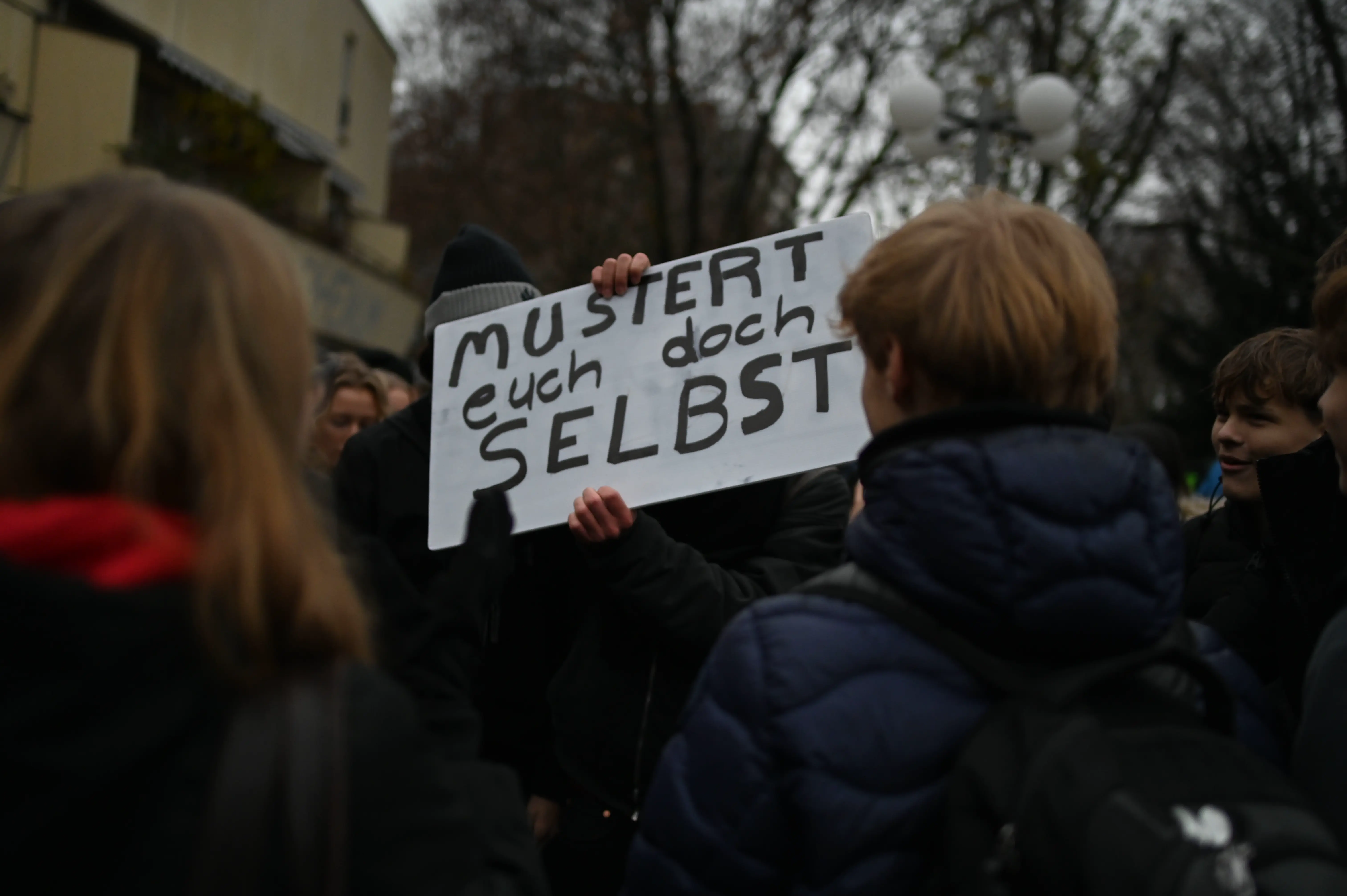 Cover image for Wehrpflicht: Gewissen oder Staatsräson? - Ja zu Frieden und Selbstbestimmung